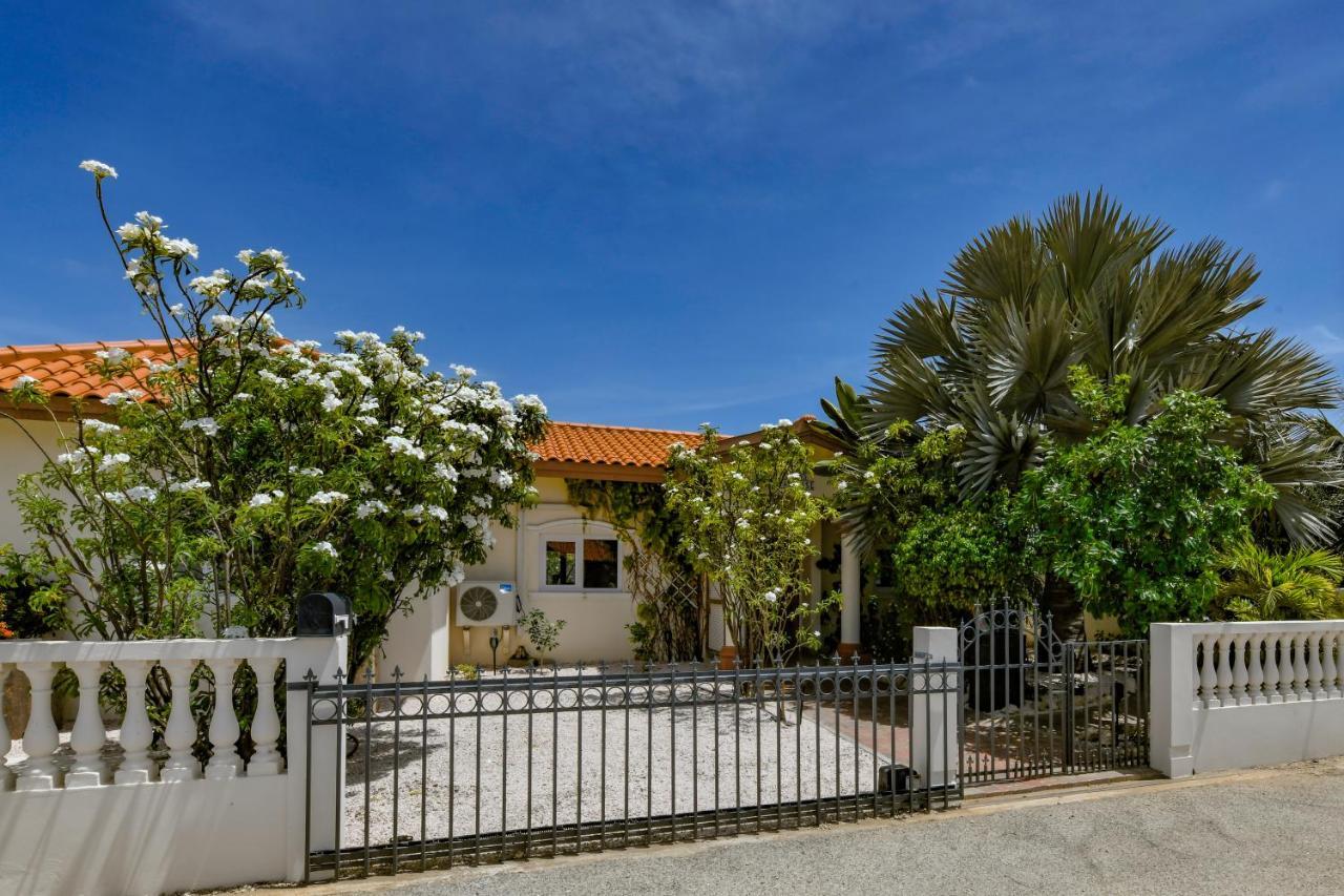 Villa Swiss Paradise With Private Pool Палм Бийч Екстериор снимка