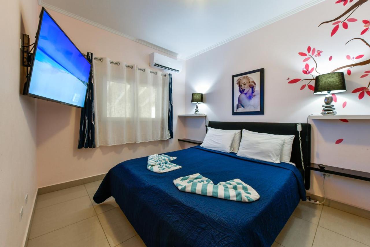 Villa Swiss Paradise With Private Pool Палм Бийч Екстериор снимка